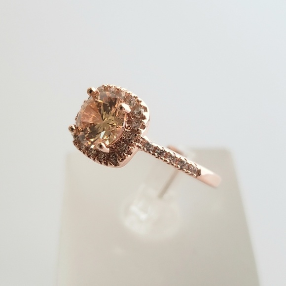 18k Morganite Ring - Picture 3 of 8